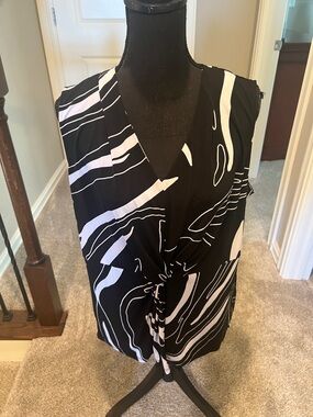 Alfani Black & White Twist-Front V-Neck Sleeveless Blouse